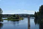 Skarnes består av tre hoveddeler,  det egentlige Skarnes på neset på østsiden av Glåma, Tronbøl sør for Skarnes og Korsmo på vestsiden av elven