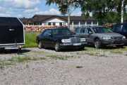 Den neste er også veteran i år, det er en Mercedes-Benz 300 CE fra 1990. Men Volvo-en ved siden av er nok ikke en veteran