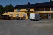 Nå er det bare å finne vår kontaktperson, kan by på litt problemer da han er høyt og lavt