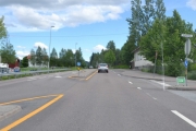 Kl. 16.52 nå er vi i selve Åneby krysset. Ser ikke noen fotgjenger overgang her