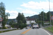 Kl. 16.55 men hva skjer? Bakketopp og 60 skilt?