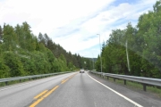 Kl. 16.44 Som dere ser er det fin flott vei, og 70 passer bilen vår veldig godt