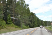 Kl. 16.45 Et minutt senere i 70 km i timen møter vi dette skiltet