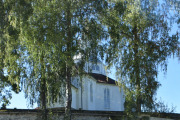 Så tar jeg en liten stopp ved Tangen kirke, som er en åttekantet kirke fra 1861