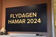 Jo, da er det Flydagen Hamar 2024. Flydagen Hamar som svært mange har ventet på. Klokken 11:00 lørdags morgen går startskuddet for det som skal bli et av tidenes -flydag- på Hamar Flyplass