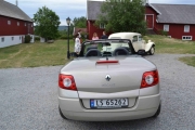 Imens går vi rundt og tar bilder