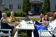 De første vi møter en Maikens gamle venninner fra skoledagene