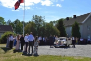 Det er vel ikke bare og komme seg ut med den kjolen tenker jeg