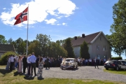 Men nå er alle ute og de hilser  alle gjestene velkommen