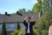 Glemte jeg å fortelle hva fotografen het? Jo han heter Lars Martin Bøe. Her prøver han og få oss til å stå riktig