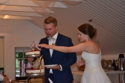 Maiken tar alltid styringa og forteller Kim hva han skal gjøre. Dette gjorde hun hjemme med meg også