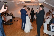 Det er bryllupsdansen, følg nå med
