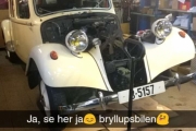 Sist jeg så bryllupsbilen så den slik ut, kan det allikevel bli en Renault? Men vi vet jo nå at dette gikk veldig bra