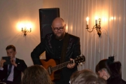 Levende musikk i alle sjanger og taler ble holdt
