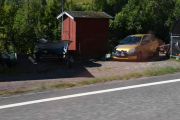 Kanskje denne er veteran, den har formene. Det er en Toyota Yaris fra 2001. Dette holder ikke, nå må jeg bli bedre