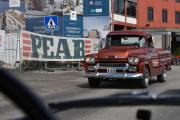 Men i Larvik er det veteraner, her kommer det en tøff en. Det er en Chevrolet Apache Fleetside fra 1958