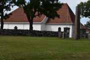 Her ser vi Tjølling kirke, en kirke som ble restaurert i 1860 men er mye eldre