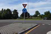 Rett etterpå kommer jeg til en rundkjøring hvor jeg ser 4 hoder