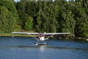 Så flyet som kommer inn her er LN-ASB fra Kilen Sjøflyklubb og det er en Cessna-Reims F172M fra 1974