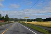 Passerte en veteran bil meg på vei oppover, men den fikk jeg ikke tatt bilde av. Men nå er det 20 km til Hvittingfoss så vi for bare kose oss