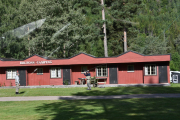 Brufoss Camping har vi kommet til, som ligger rett ved siden av Lågen. Brufoss er senter for laksefisket i Numedalslågen og elva er en av landets beste lakseelver