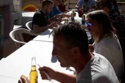 Men tross varmen sitter mange av oss ute og koser oss