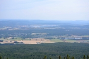 Nå ser vi Våler sentrum rett foran oss, som dere ser er det så varmt at det ligger en slags dis i luften