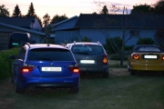 Før det blir for sent tar jeg en telling på hvor mange Renault-er som står totalt i hagen i kveld. Og jeg telte 6 stykker