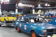 Her kom et av bildene, Renault 12 med Renault Alpine på henger inne i Vikingskipet på Hamar