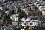Noen har fortalt meg at Alnaelven også renner igjennom der, har en side på Alnaelven også