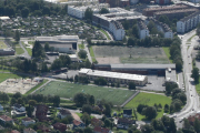 Og her for du det andre hintet, legg merke til kolonihagen i bakgrunnen