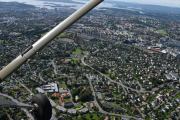Nå er det ikke så lett å finne et bestemt hus og Jarle piloten må også vite hvor han skal fly