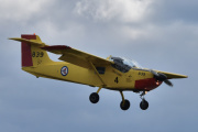 Luftforsvarets Flygeskole 139 Luftving sine gule «spurver» tar fugledansen, det er mulig det var det vi så nå i sted