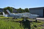 Men vi skal finne ut hvor mange fly det er her inne, så jeg fortsetter med denne. Dette er en Piper PA-28R-201 Arrow III fra 1995, om tre år er den en veteran