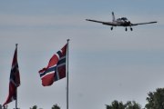 Så kommer det enda et fly inn for landing, det er nok en Piper PA-28-181 Archer III som Elverum Flyklubb eier