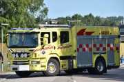 Nå kjører en Scania P450 fra 2016 inn til Kjeller flyplass, det er Nedre Romerike brann- og redningsvesen IKS som forkortes NRBR