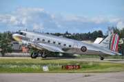 Men nå må vi følge Dakota-en, Douglas C-53D Skytrooper skal snart lette og det vil jeg ha med meg