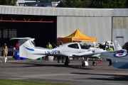 Jeg ser med en gang når jeg går igjennom porten, er at jeg blir gjenkjent, og dette er en Diamond DA42 NG fra 2020 som Pilot Flight Academy drifter
