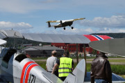 Her står Sameiet Broussard bak flyet, noen må få disse flyene i luften