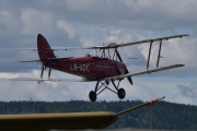 Jeg rekker akkurat å se Tiger Moth 9 lande