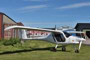 LN-ELB er et EL-FLY og vi har jo allerede gjort oss kjent med EL-BIL. Vi krevde at EL-BIL måtte ha litt lyd, og nå krever jeg at EL-FLY må lage litt lyd også. Hvis ikke, så hører jeg ikke at det kommer og hvem skal ta bilde da?