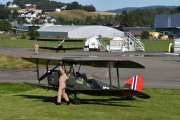 Men nå må vi følge med, sånn starter de opp en Tiger Moth