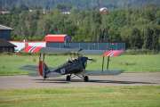 Men nå er Tiger Moth nr. 153 i gang med å ta av