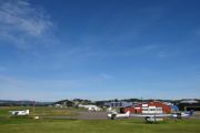 En vanlig dag på Kjeller flyplass, hvor skal alle disse flyene og menneskene gjøre av seg etter 2023?