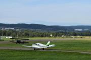 Tiger Moth og Cornell kommer inn etter landing, men LN-NPS som er en Piper PA-28-161 Warrior II skal nok en tur opp i luften igjen