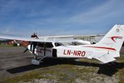 Dette er flyet vi fikk lov å ta en titt på, det er en  Cessna 172S Skyhawk SP som har nummer LN-NRO