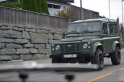 Kevin: Men nå finner han en veteran, det er en Land Rover 90 Turbo fra 1988. Nå må vi innrømme at det ikke var så mange gamle biler på veien i dag