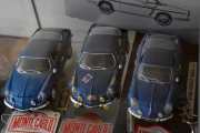 Alle som har en veteranbil samler også på modellbiler. Her ser vi en samling Renault A-110 hvor Monte Carlo Challenge er motivet. Legg merke til den fra 1998 hvor en Renault Dauphine fra 1962 var med...
