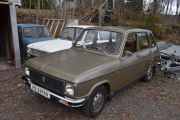 Men det helt store øyeblikket kommer her, vi er ikke to - men tre Renault 6 som står i skogen. Jeg har kun ett bilde før av tre Renault 6 ved siden av hverandre, og dette er sjeldent i Norge