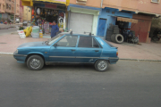 Og de har en overraskelse når de kommer hjem igjen, de har noen godbiter på mobilen som de sender. Nå snakker vi gamle Afrikanske Renault-er. Skal vi overlate det til de som ser og gjette modell?